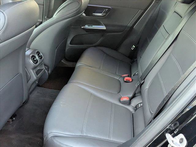Used 2025 Mercedes-Benz GLC 300 4MATIC image 17