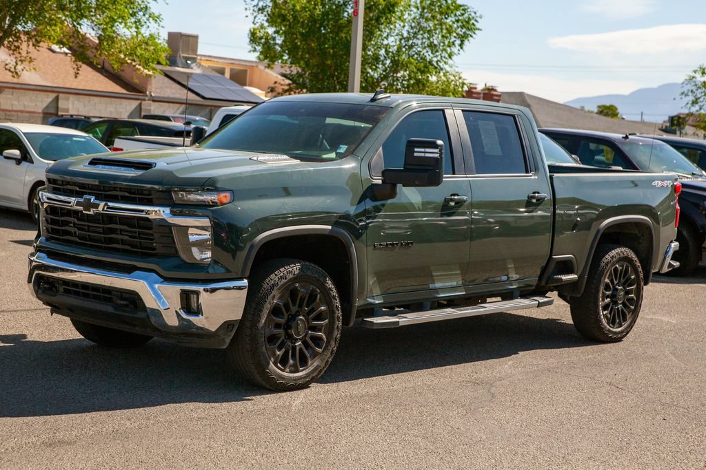 Used 2025 Chevrolet Silverado 2500 LT w/ Convenience Package AWD/4WD image 9