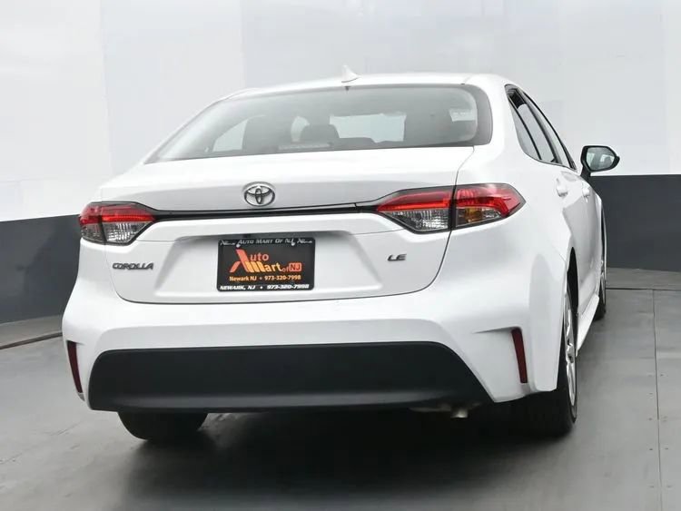 Used 2025 Toyota Corolla LE image 8