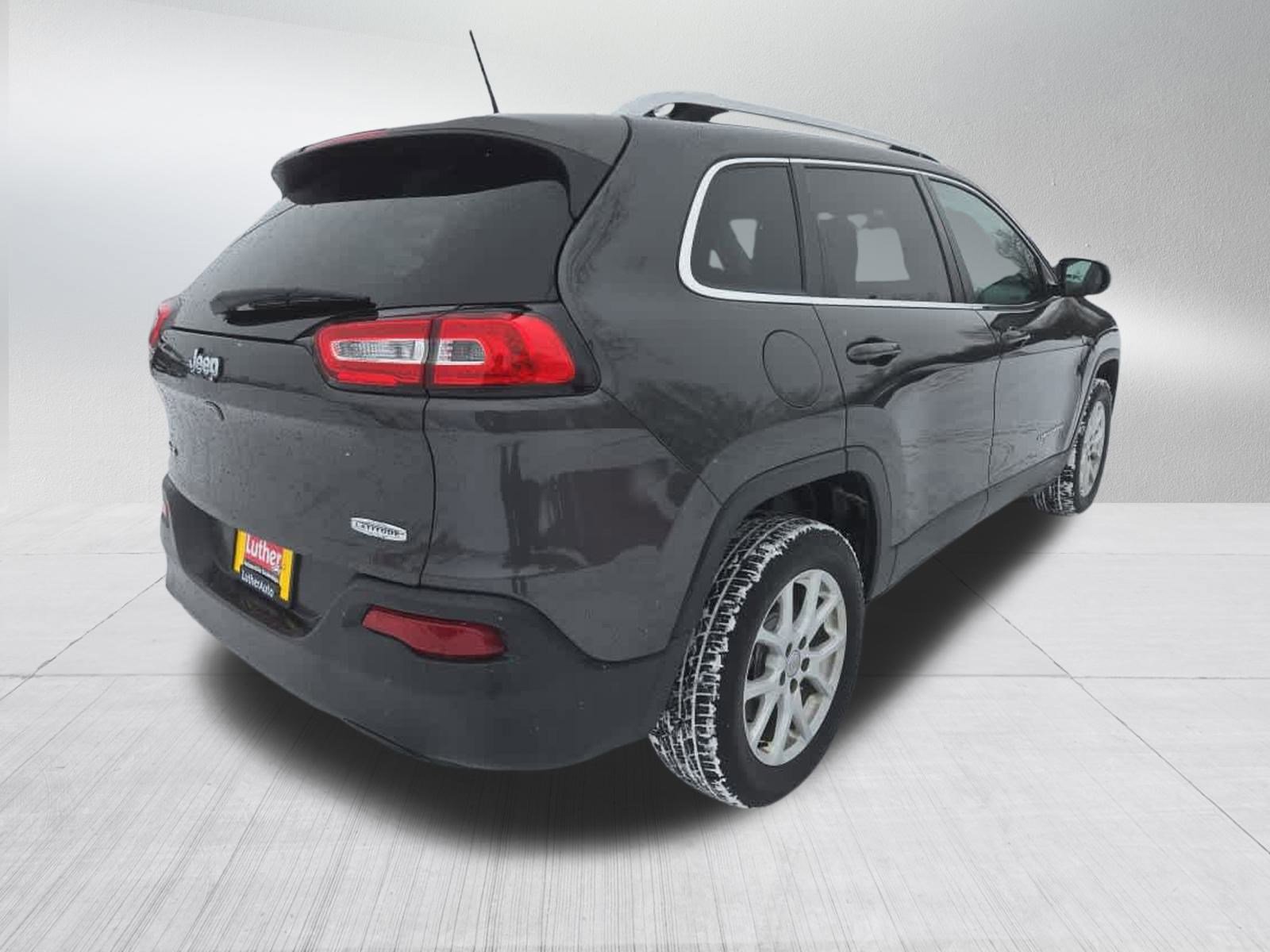 Used 2016 Jeep Cherokee Latitude image 3