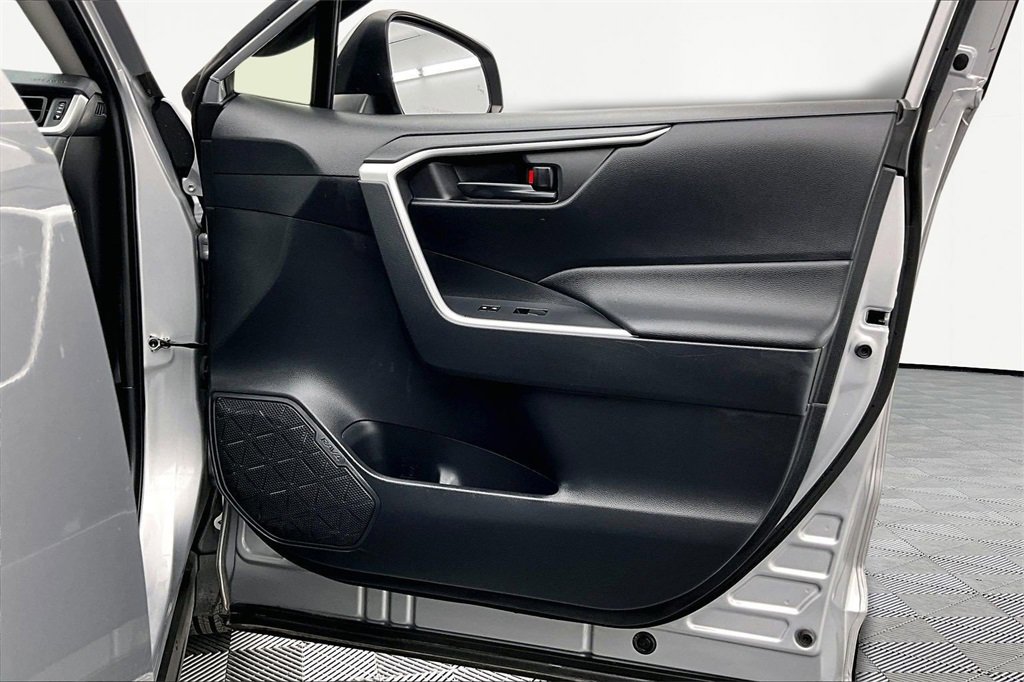 Used 2019 Toyota RAV4 LE image 24