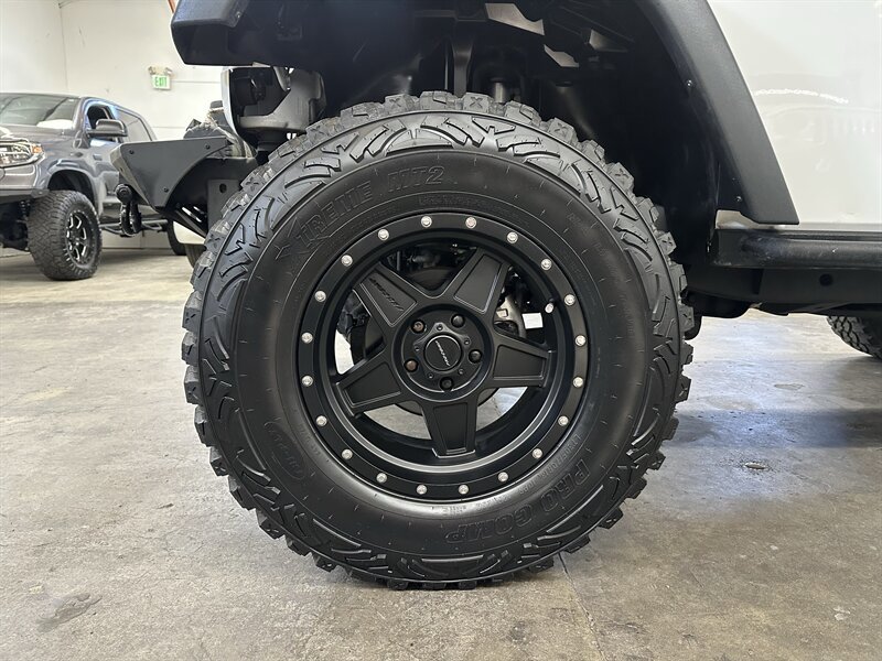 Used 2015 Jeep Wrangler Rubicon w/ Power Convenience Group AWD/4WD image 40
