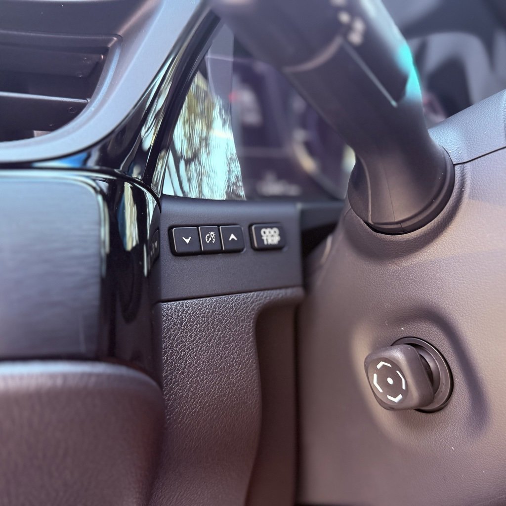 Used 2024 Lexus ES 350 w/ Premium Package image 36