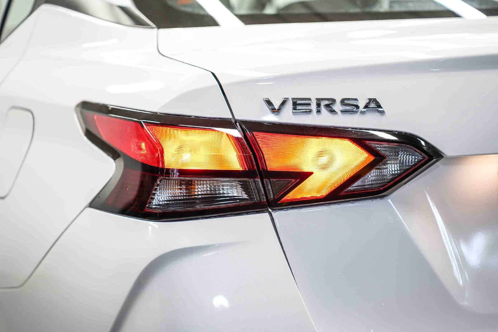 Used 2025 Nissan Versa SV w/ Trunk Package FWD image 9
