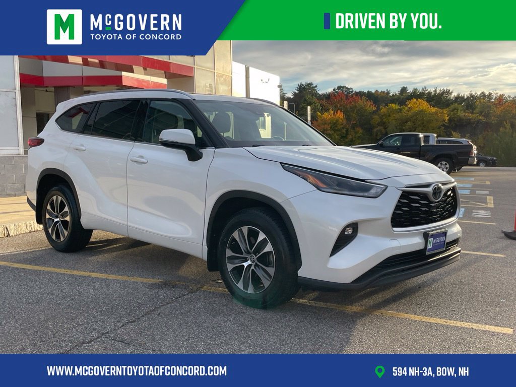 Used 2021 Toyota Highlander XLE AWD/4WD image 7
