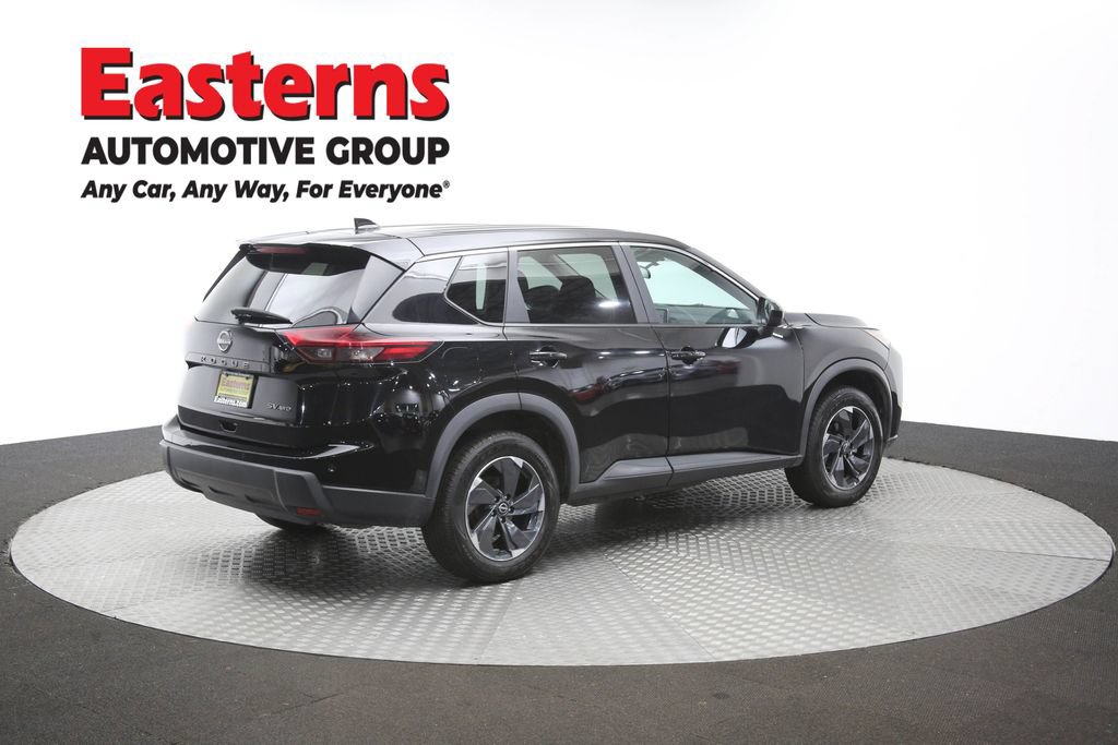 Used 2024 Nissan Rogue SV AWD/4WD image 39