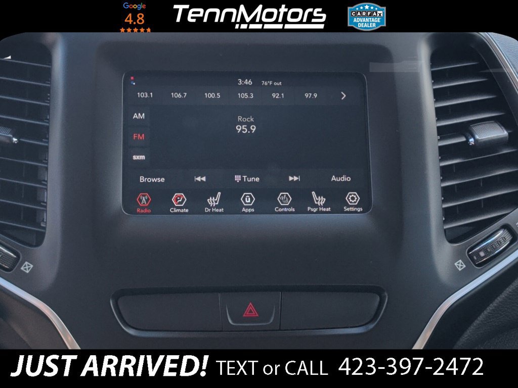 Used 2019 Jeep Cherokee Latitude w/ Cold Weather Group AWD/4WD image 18
