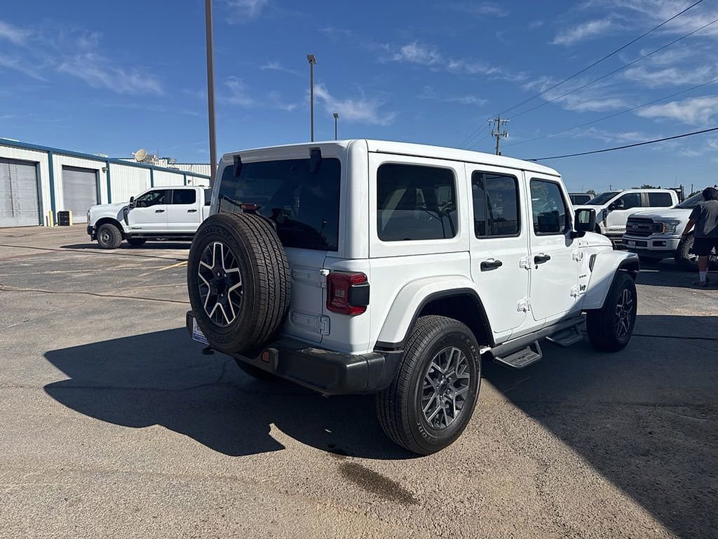Used 2024 Jeep Wrangler Sahara image 5