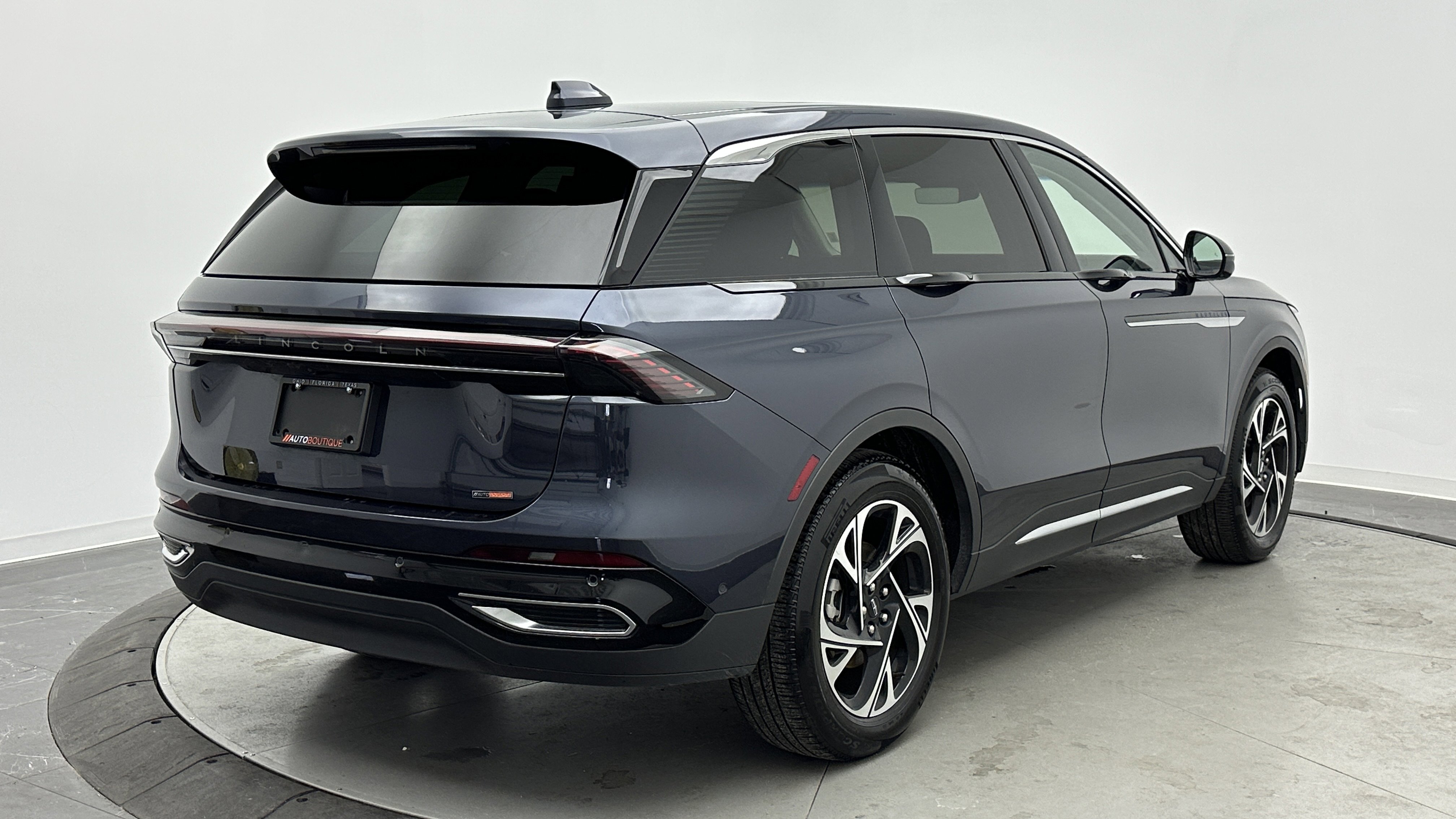 Used 2024 Lincoln Nautilus Premier w/ Equipment Group 102A image 10