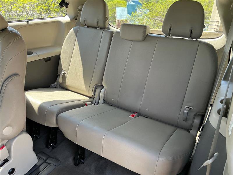 Used 2016 Toyota Sienna XLE w/ XLE Navigation Package image 33