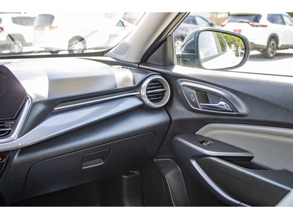 Used 2026 Chevrolet Trax ACTIV w/ Driver Confidence Package FWD image 48