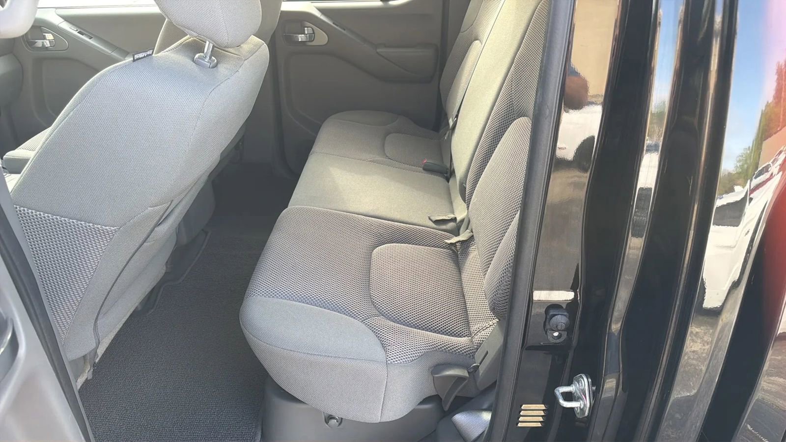 Used 2019 Nissan Frontier SV image 27