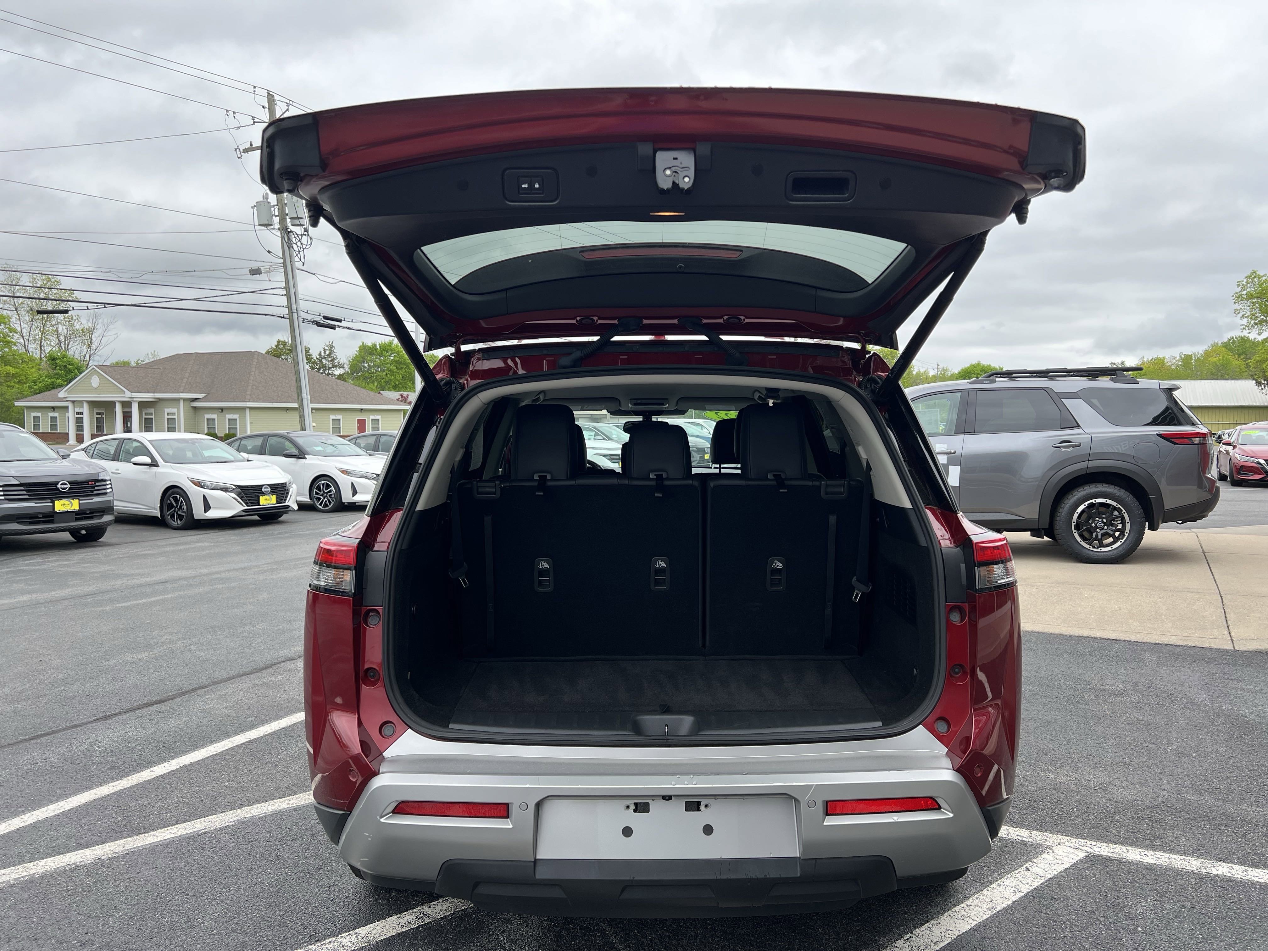 Used 2022 Nissan Pathfinder SL image 11