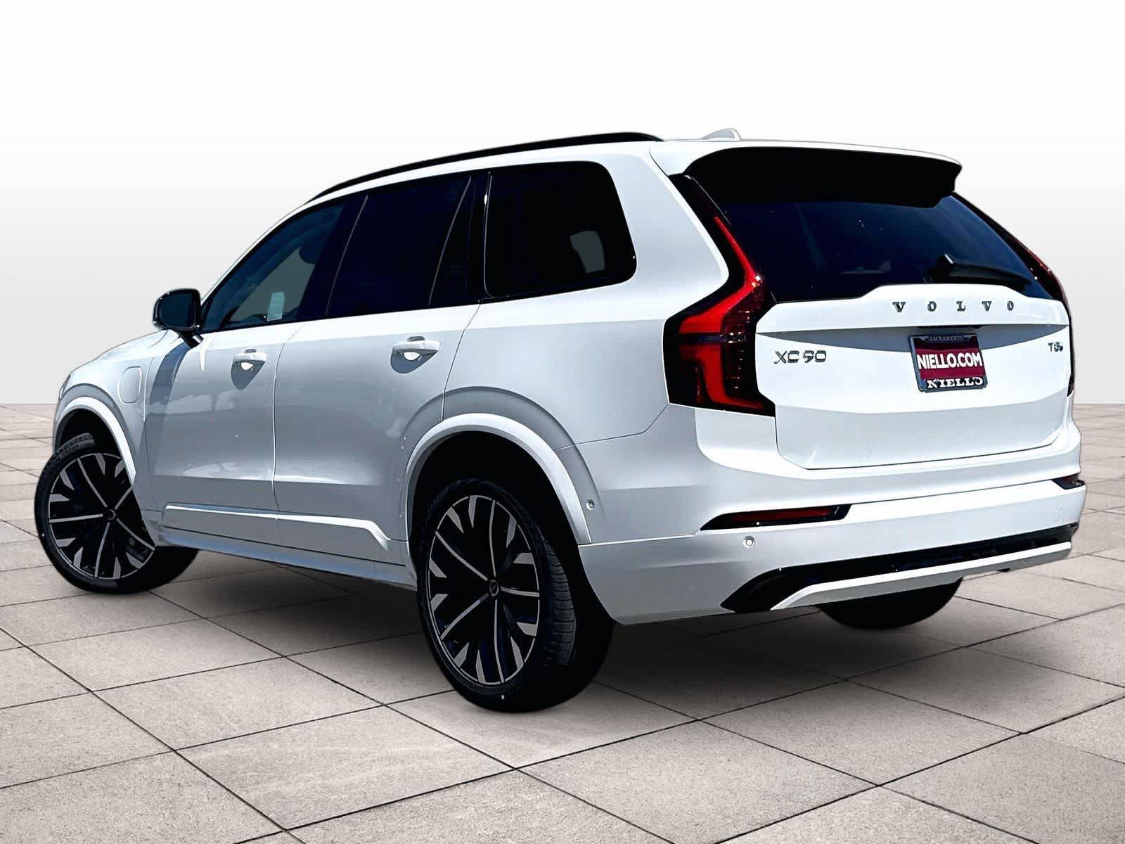 New 2026 Volvo XC90 T8 Ultra w/ Protection Package AWD/4WD image 3