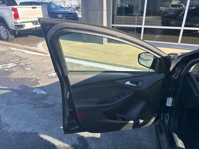 Used 2015 Ford Focus SE w/ SE Sport Package image 18