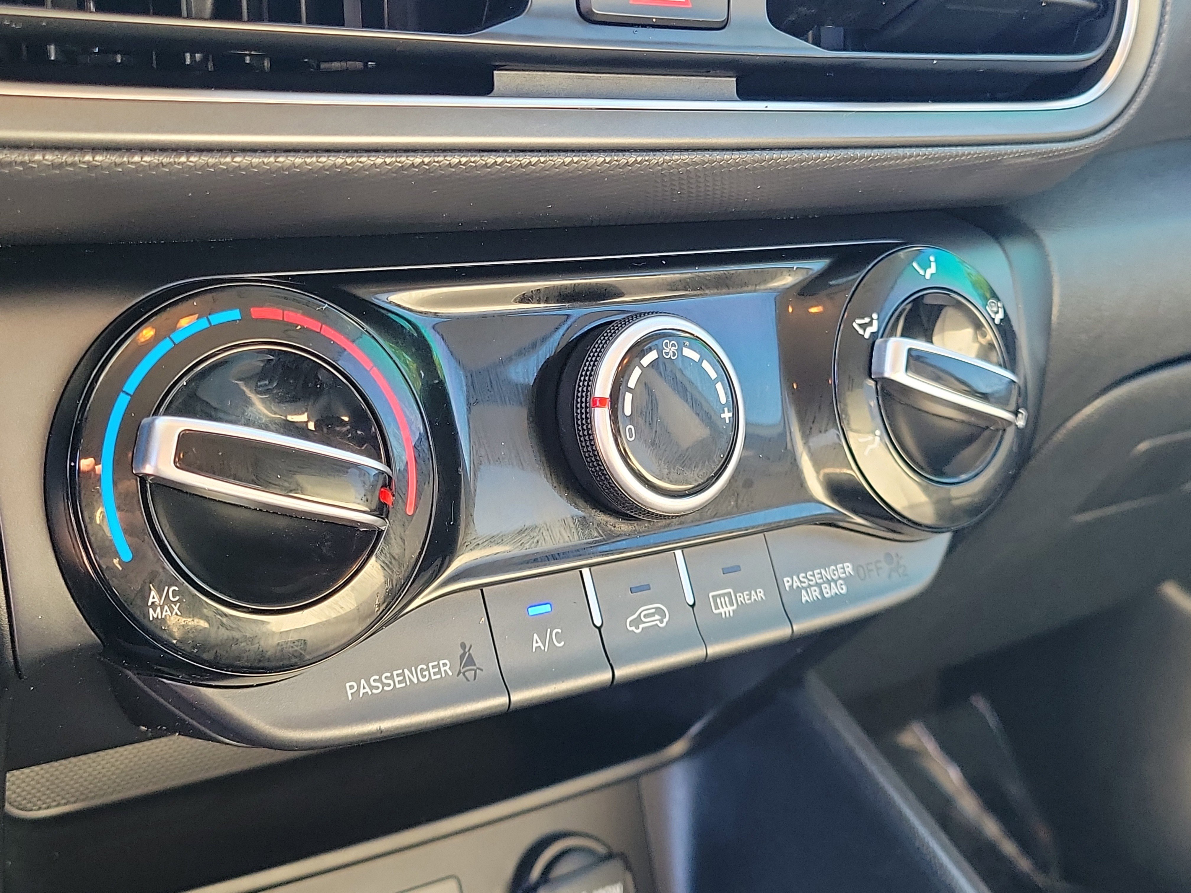 Used 2022 Hyundai Kona SEL image 25