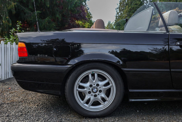 Used 1999 BMW 323i Convertible RWD image 10