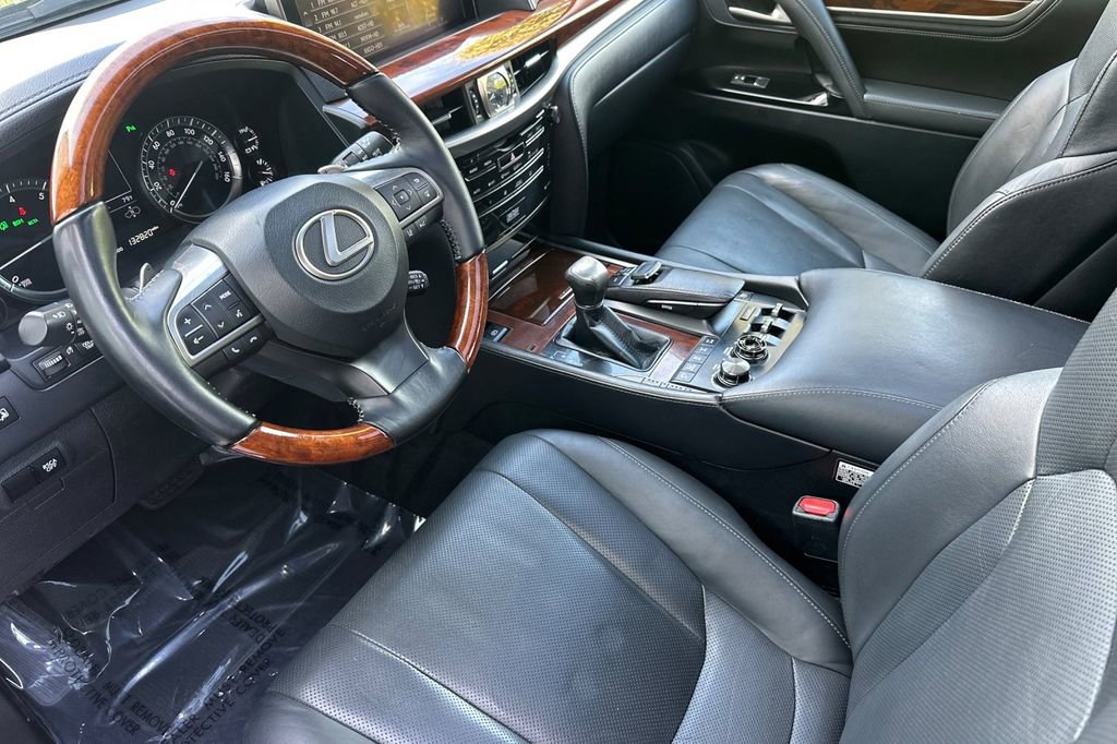 Used 2017 Lexus LX 570 4WD w/ Luxury Package image 10