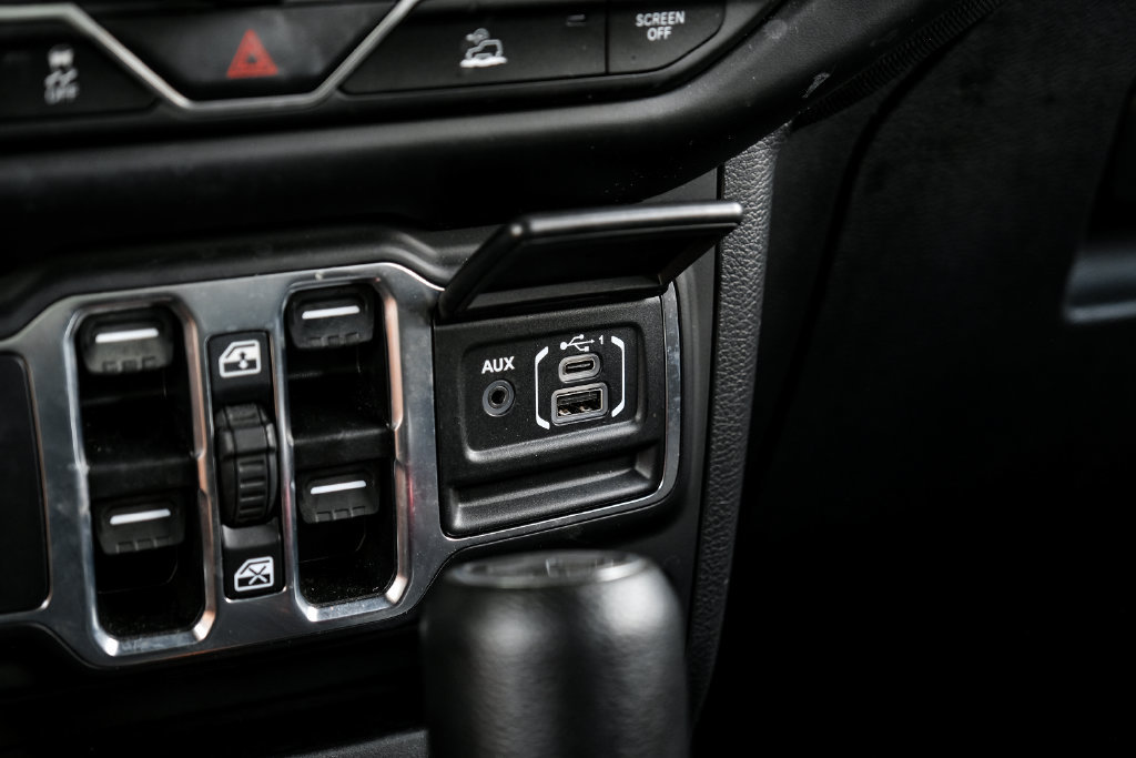 Used 2023 Jeep Wrangler Unlimited Sport AWD/4WD image 38