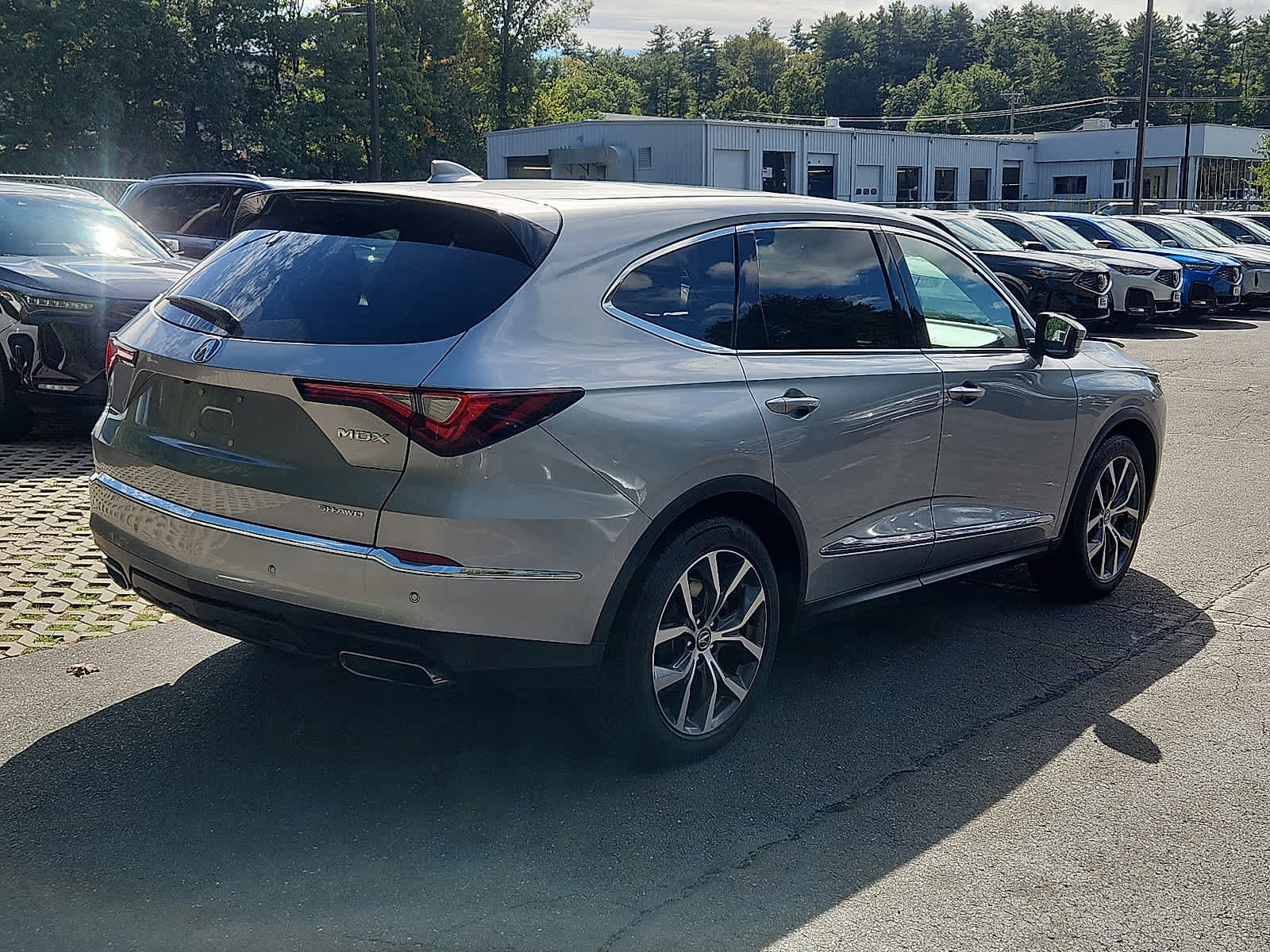 Used 2023 Acura MDX SH-AWD w/ Technology Package image 5