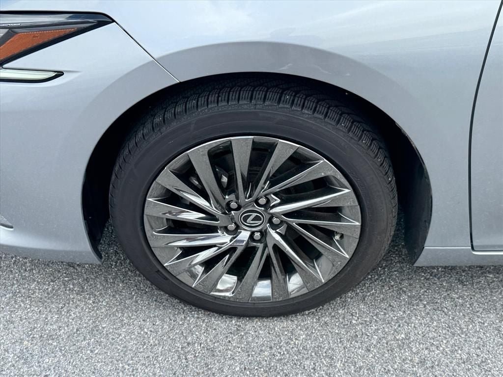Used 2024 Lexus ES 300h Ultra Luxury w/ Accessory Package (Z1) FWD image 15
