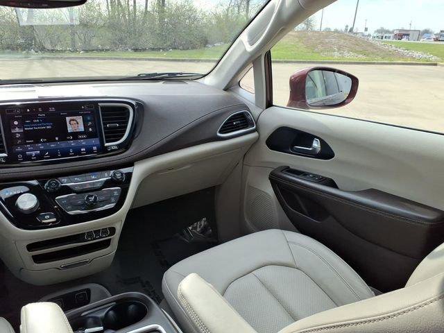 Used 2021 Chrysler Pacifica Touring-L image 5