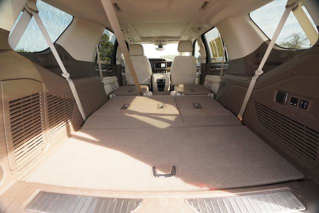Used 2022 GMC Yukon Denali w/ Denali Premium Package RWD image 25