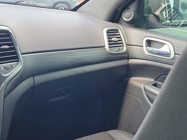 Used 2021 Jeep Grand Cherokee Laredo image 4