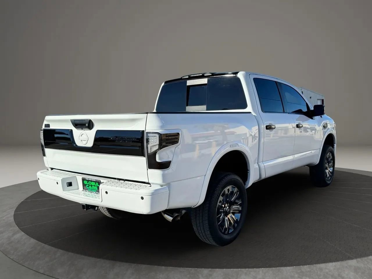 Used 2017 Nissan Titan Platinum Reserve image 5