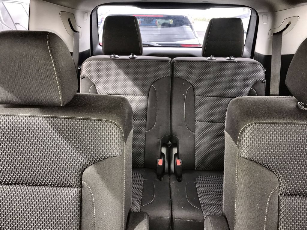 Used 2023 GMC Acadia SLE w/ Driver Convenience Package FWD image 24