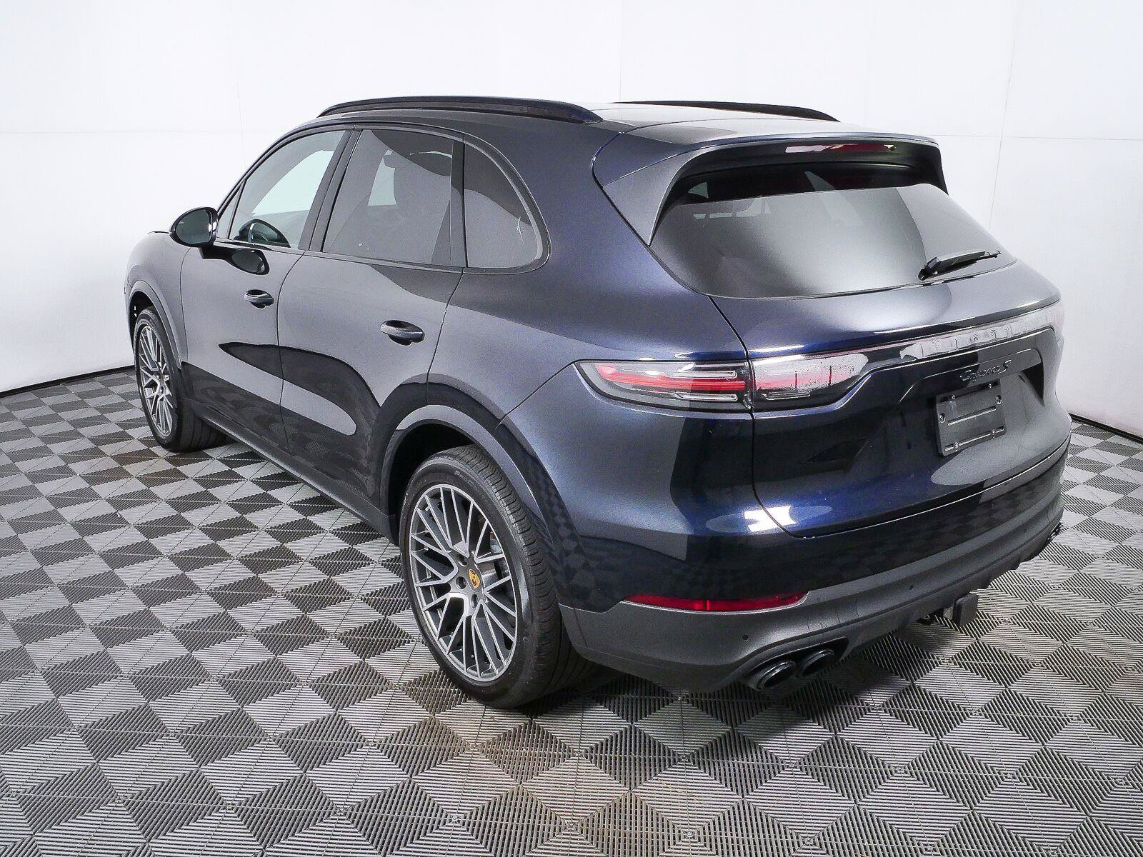 Certified 2022 Porsche Cayenne S Platinum AWD/4WD image 3