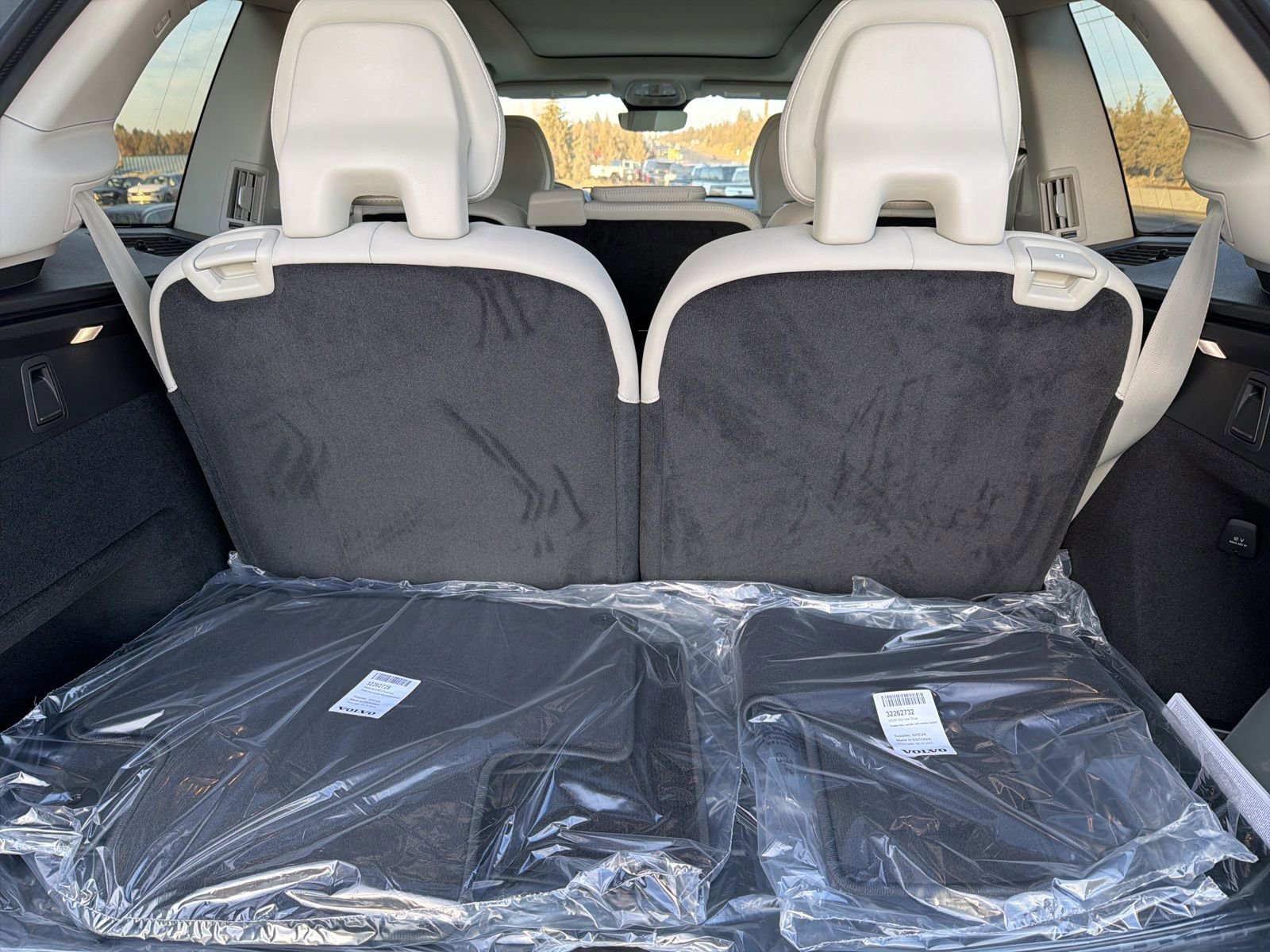 New 2026 Volvo XC90 B6 Ultra w/ Protection Package image 18