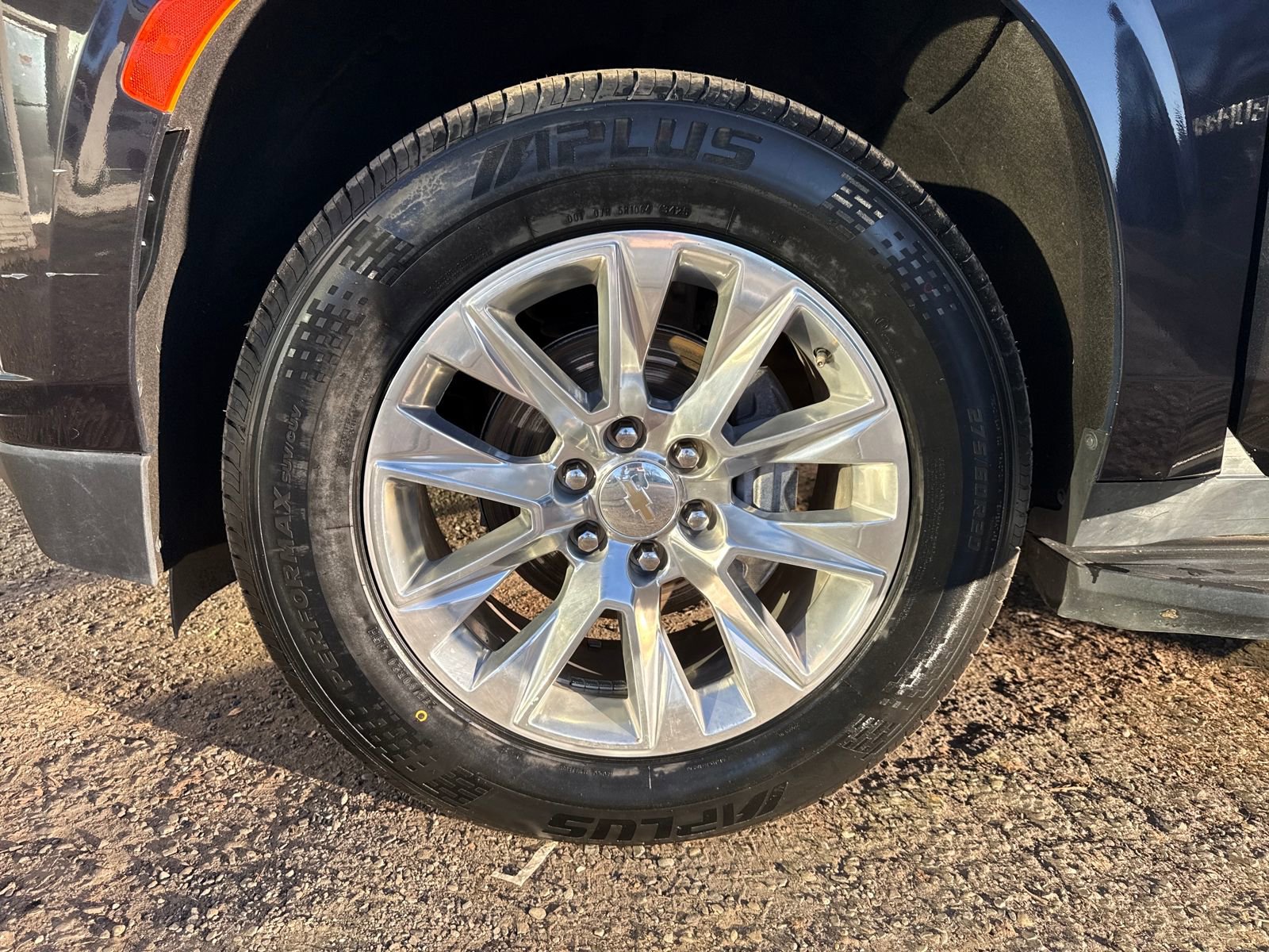 Used 2023 Chevrolet Suburban Premier image 27