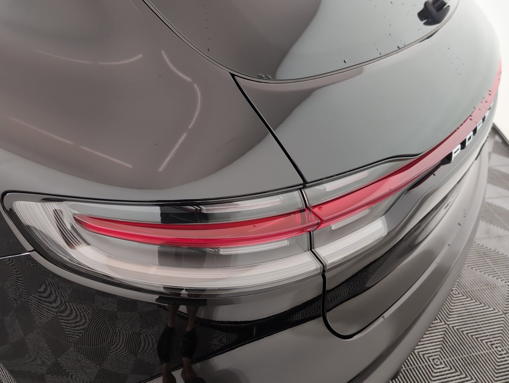 Certified 2025 Porsche Macan AWD/4WD image 15