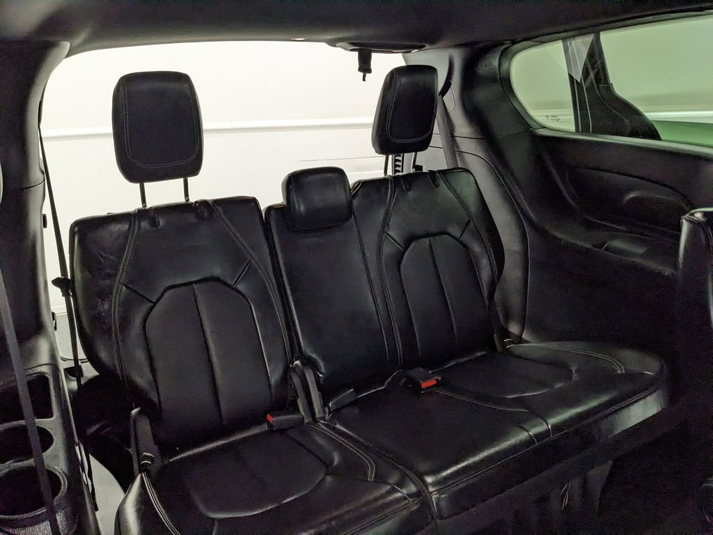 Used 2025 Chrysler Pacifica Select FWD image 19