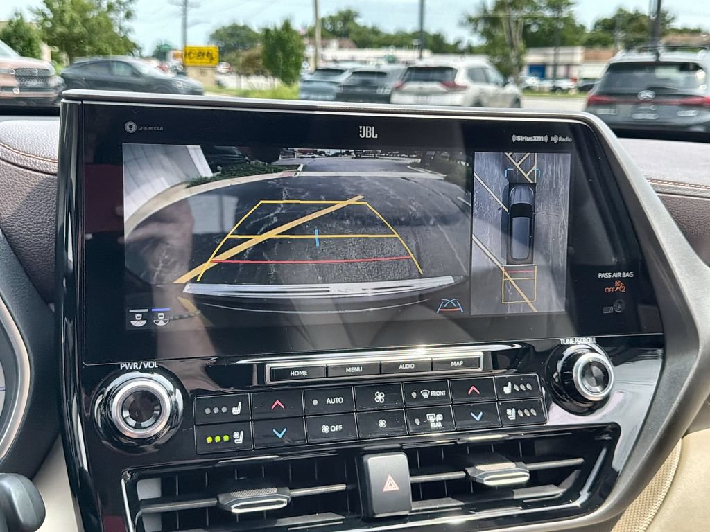 Used 2020 Toyota Highlander Limited AWD/4WD image 25