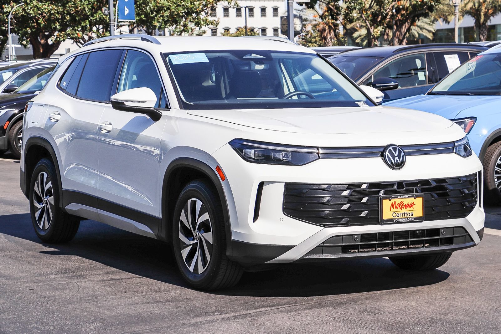 Certified 2025 Volkswagen Tiguan S FWD image 3