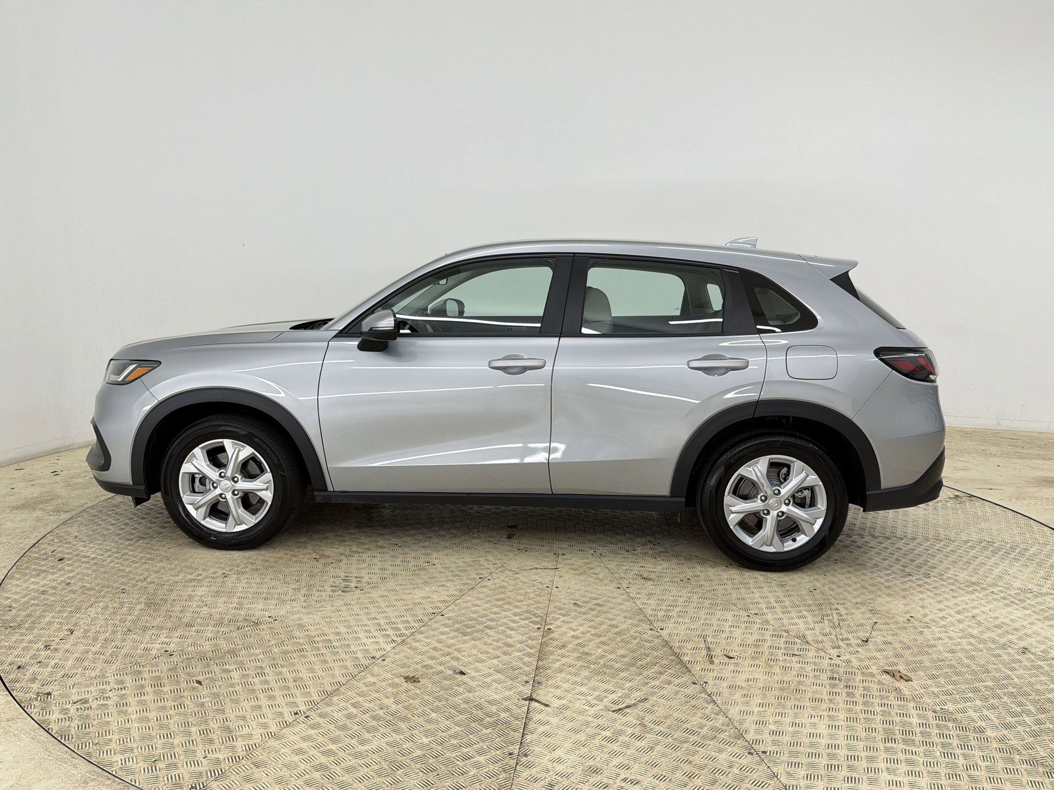 Used 2025 Honda HR-V LX image 2