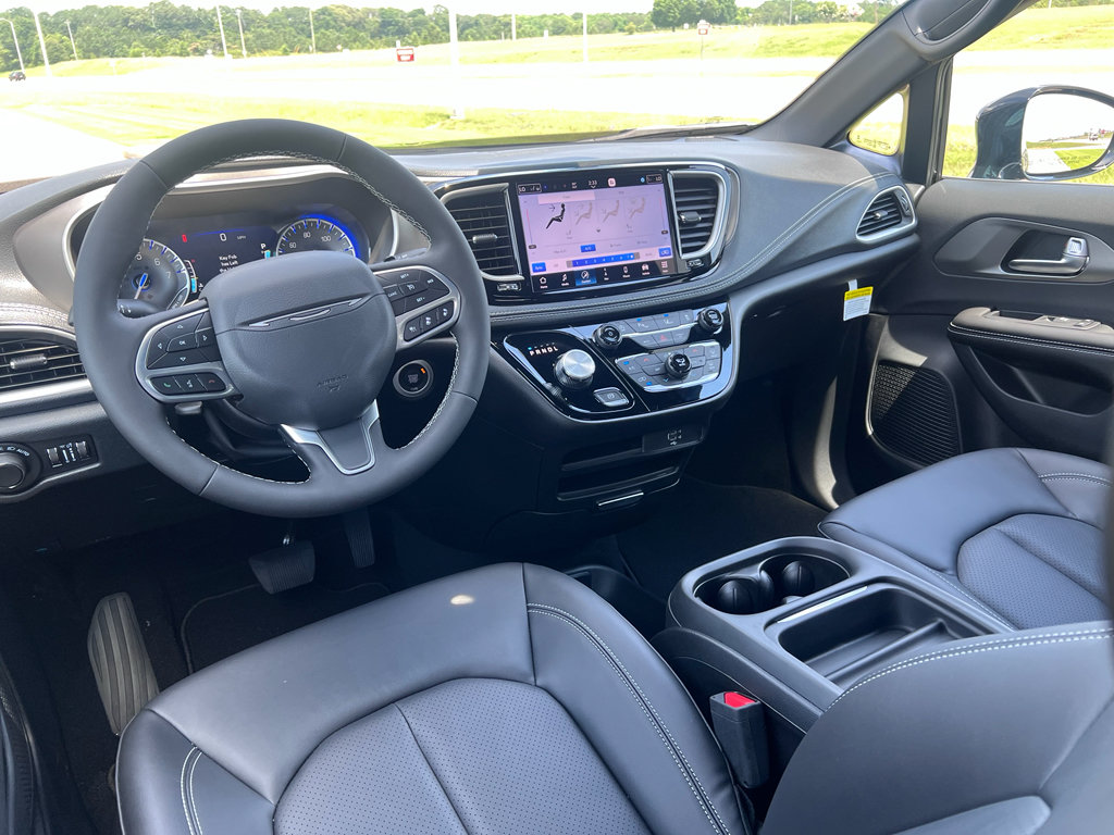 New 2027 Chrysler Pacifica Select w/ Family Tech Group FWD image 19