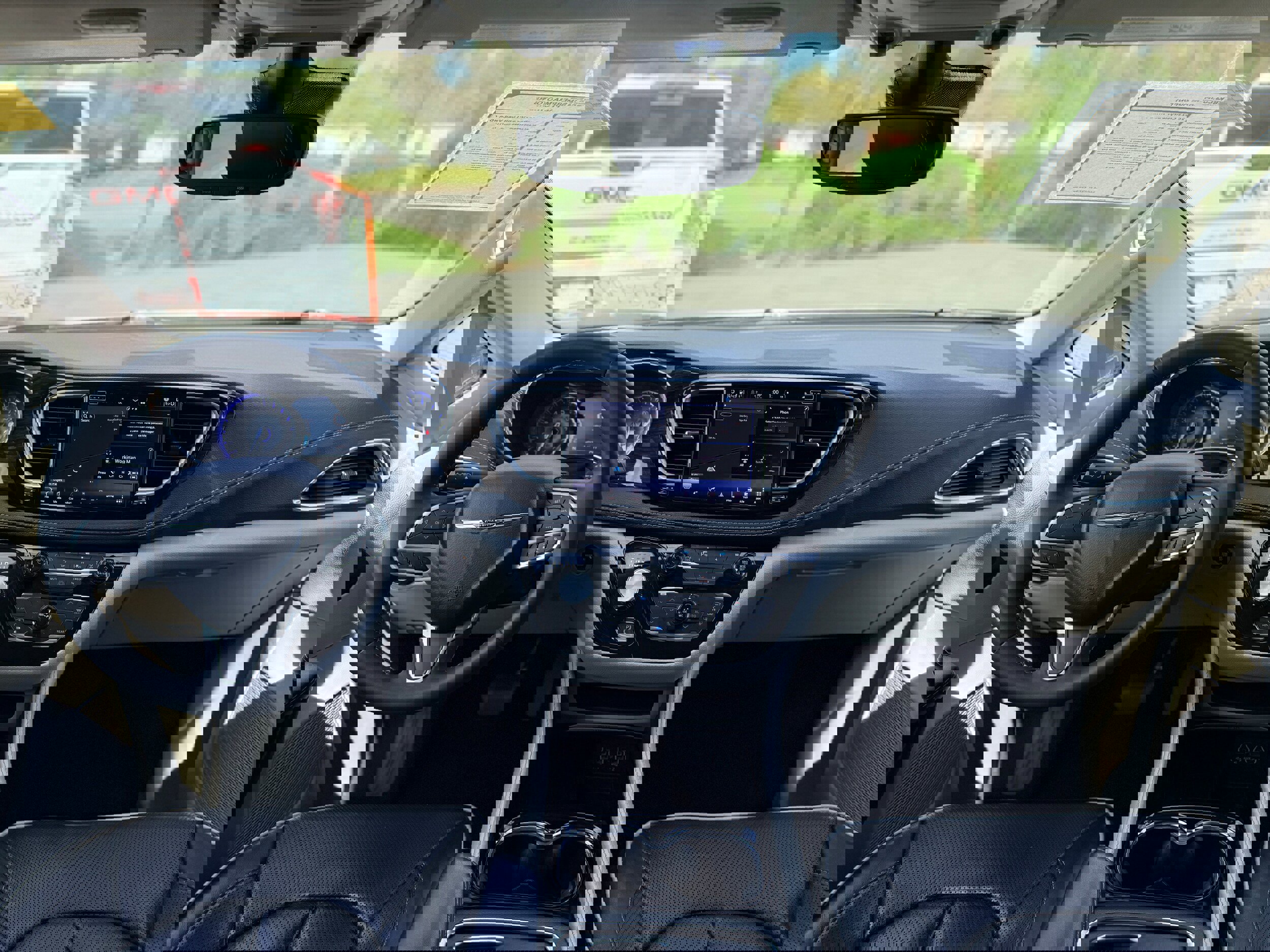 Used 2023 Chrysler Pacifica Limited image 18