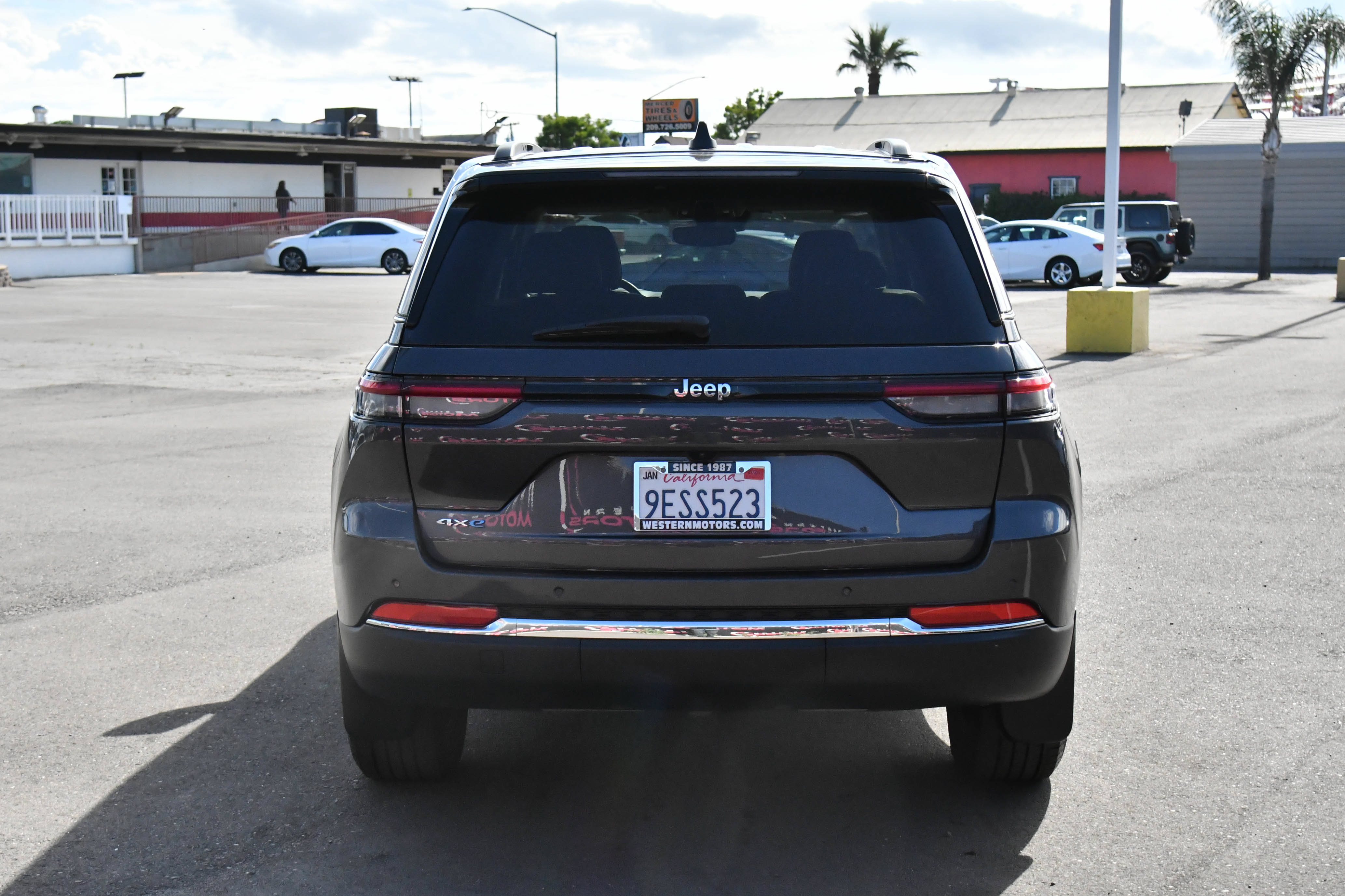 Used 2022 Jeep Grand Cherokee Limited 4xe w/ MOPAR Finishing Package AWD/4WD image 7