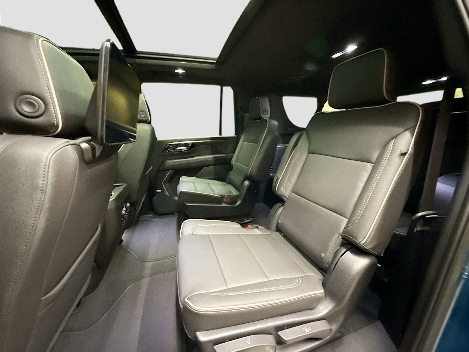 New 2026 Chevrolet Suburban Premier image 31