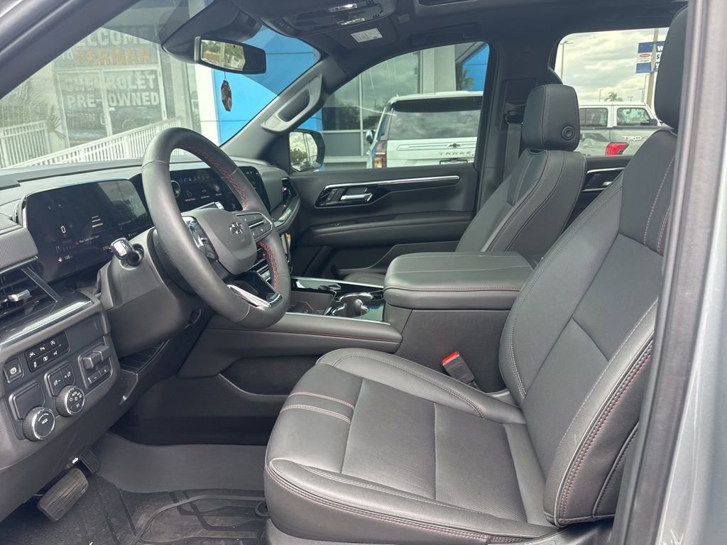 Used 2025 Chevrolet Suburban RST w/ Comfort Package image 18