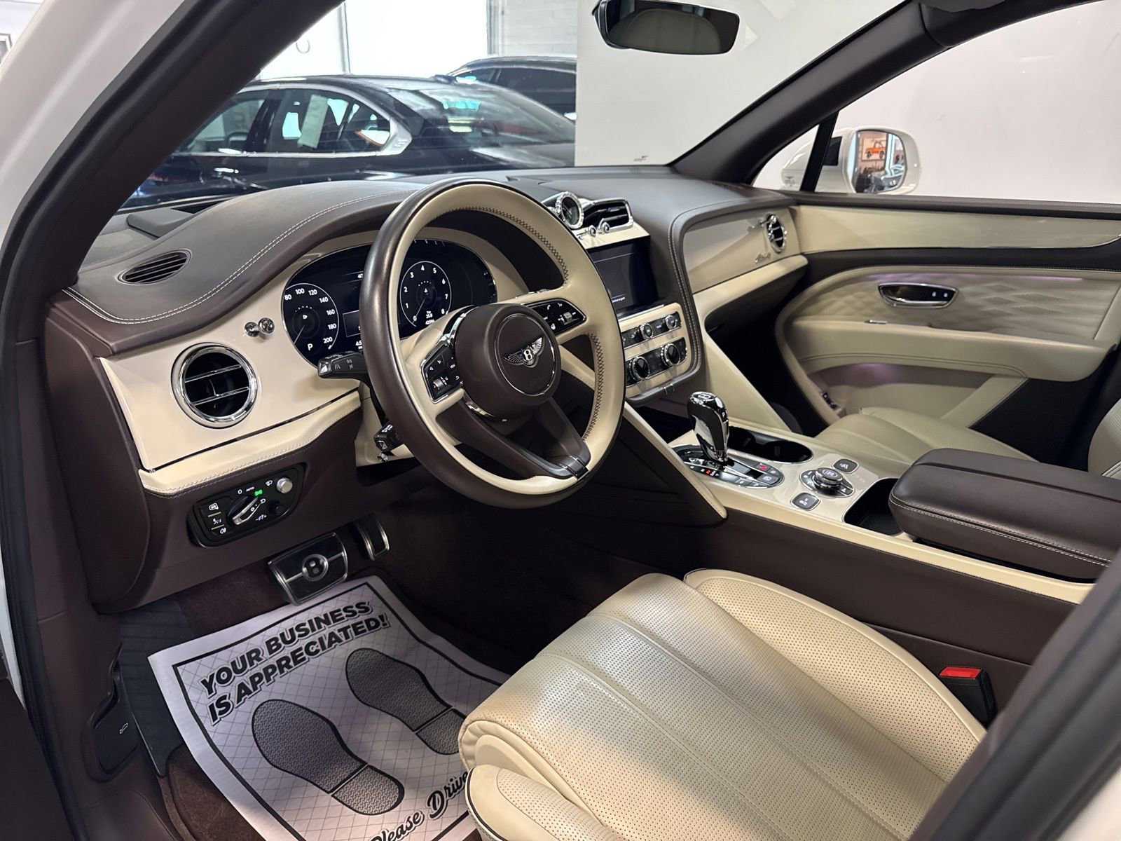 Used 2023 Bentley Bentayga Extended Wheelbase image 13