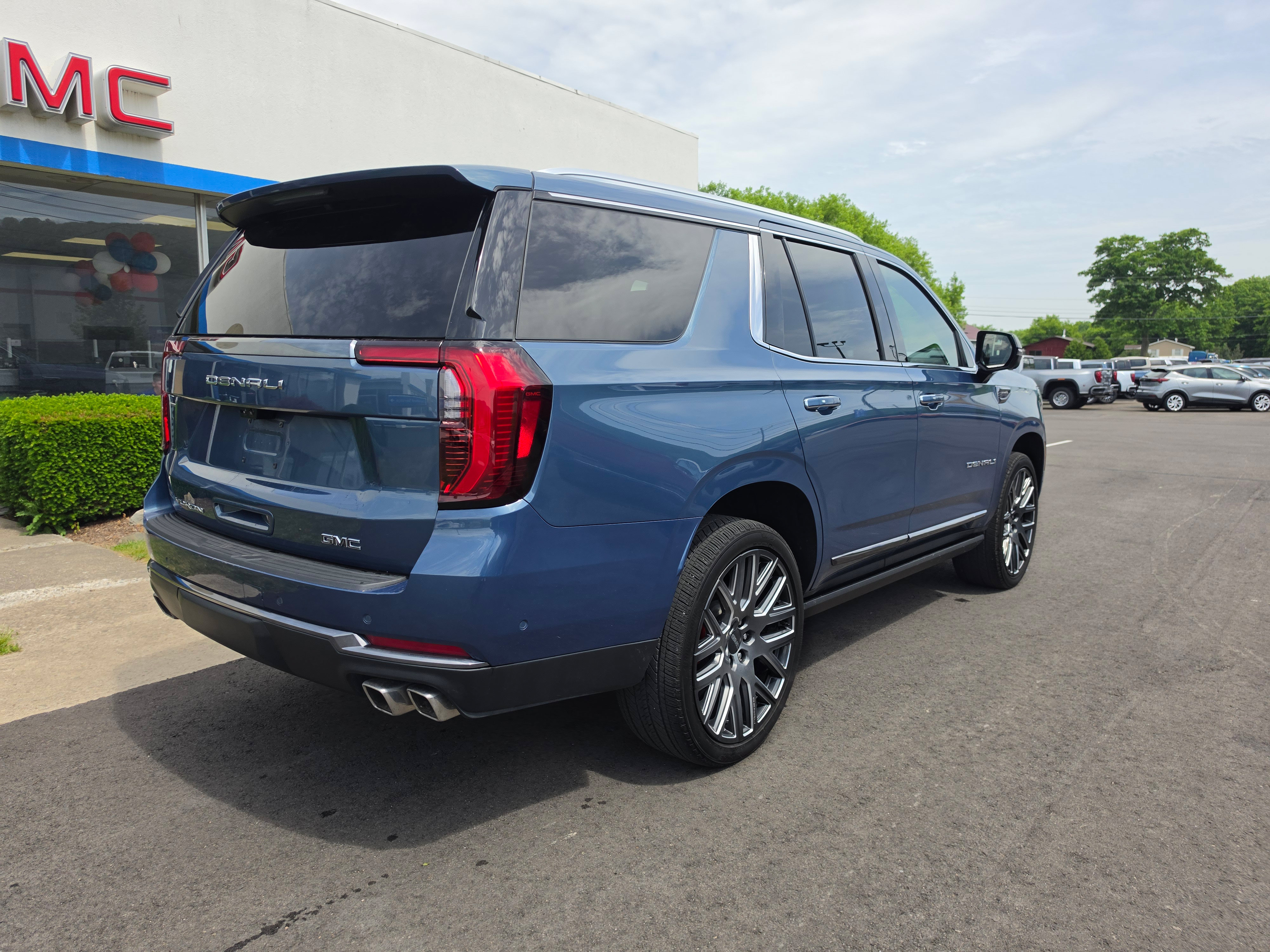 Used 2025 GMC Yukon Denali Ultimate AWD/4WD video 3
