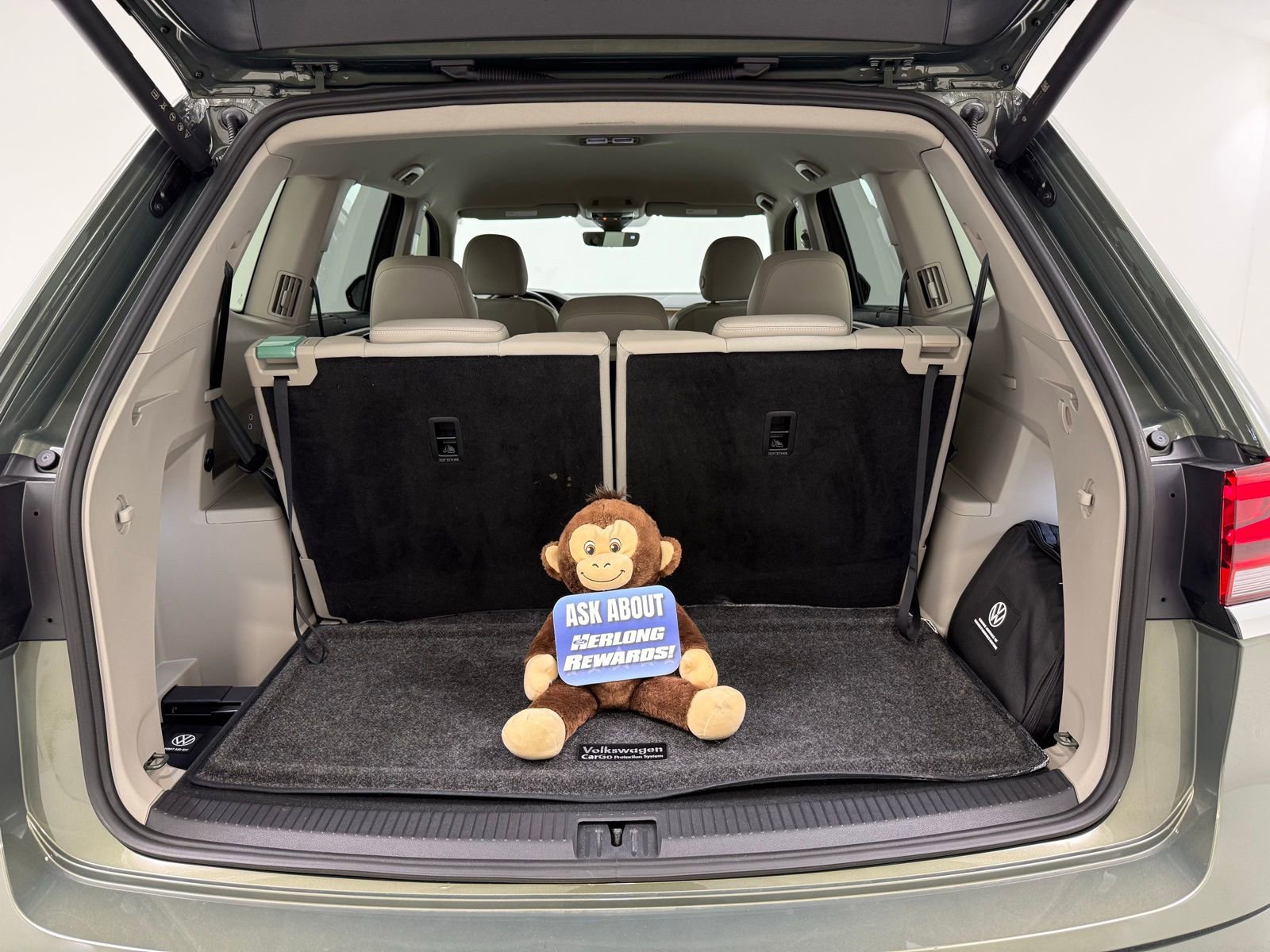 Used 2025 Volkswagen Atlas SE image 9