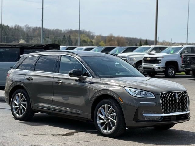 Used 2025 Lincoln Corsair Grand Touring w/ Towing Package AWD/4WD image 39