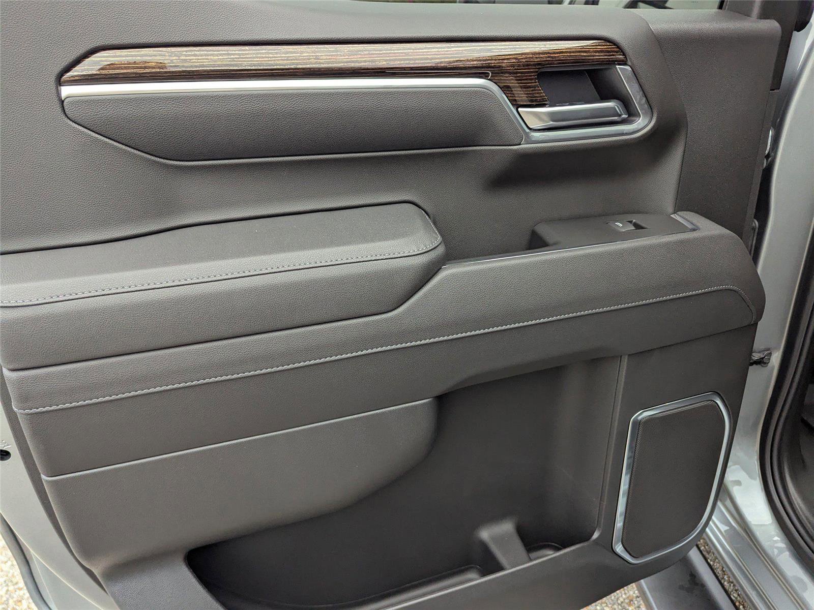 New 2026 GMC Sierra 1500 Elevation w/ LPO, Elevation Black Package image 14