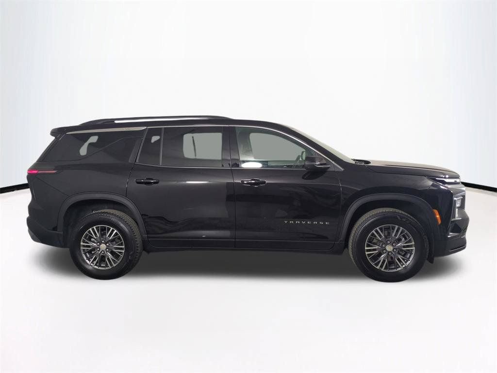Used 2026 Chevrolet Traverse LT FWD image 4