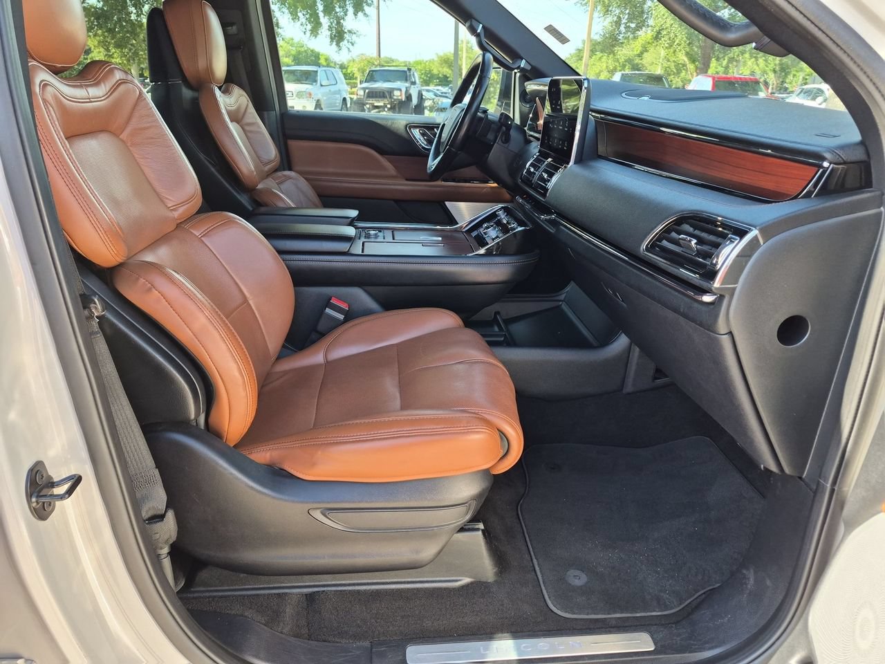 Used 2020 Lincoln Navigator Reserve w/ Luxury Package AWD/4WD image 23